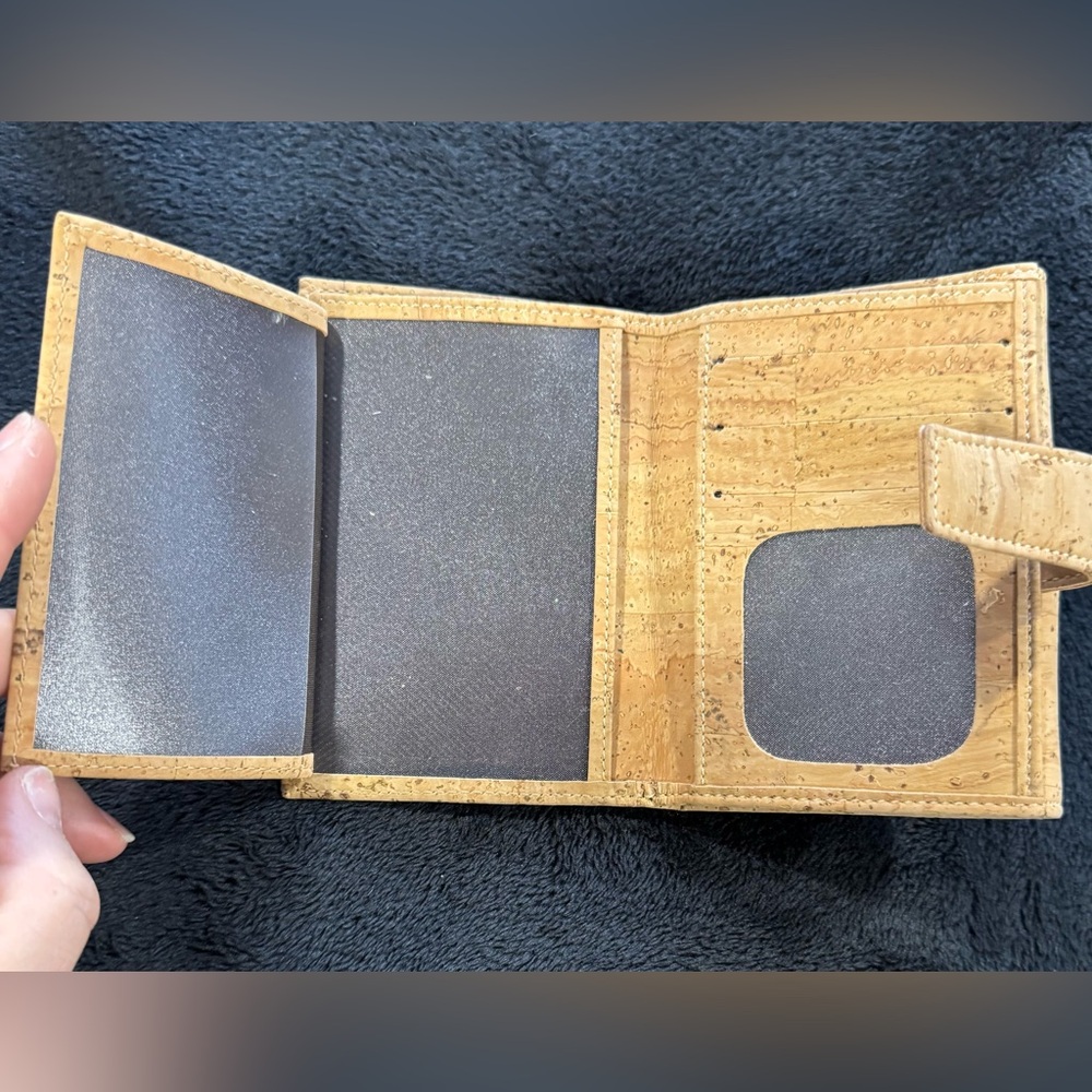 NWOT Viator Cork Wallet - Picture 8 of 9